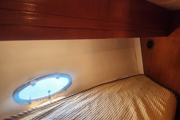 Moonstruck 53ft Carver Yacht For Sale