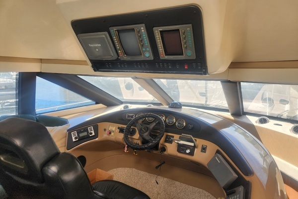 Photo of the 1998 Carver Voyager "Moonstruck"