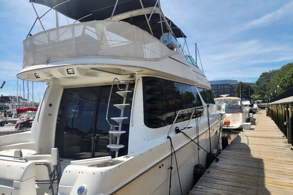 Photo of the 1998 Carver Voyager "Moonstruck"