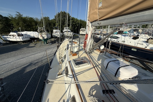 Makai 42ft Tayana Yacht For Sale