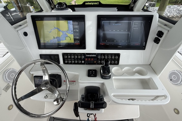 29ft Everglades Yacht For Sale