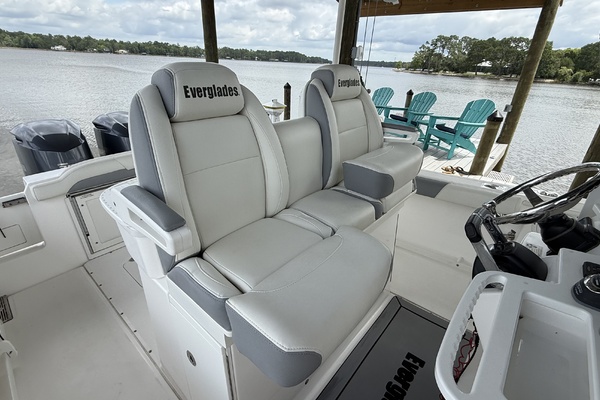 29ft Everglades Yacht For Sale