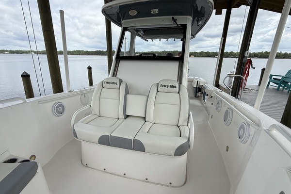 29ft Everglades Yacht For Sale