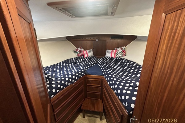 RoBoat 42ft Hatteras Yacht For Sale