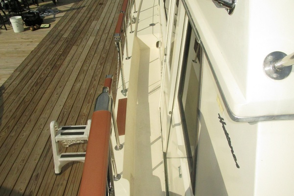 RoBoat 42ft Hatteras Yacht For Sale