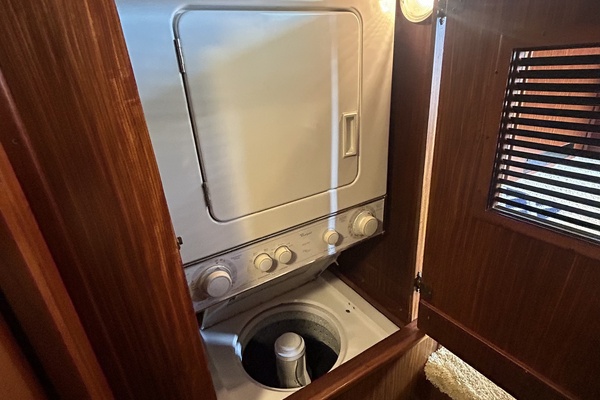 RoBoat 42ft Hatteras Yacht For Sale