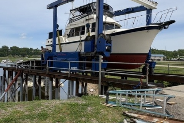 RoBoat 42ft Hatteras Yacht For Sale
