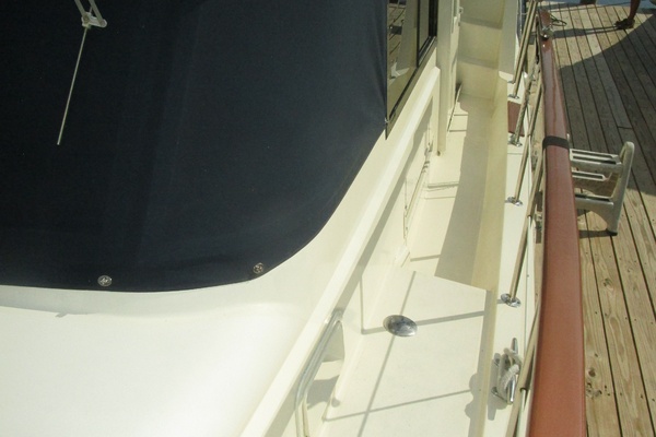 RoBoat 42ft Hatteras Yacht For Sale