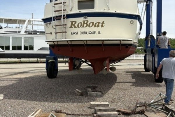 RoBoat 42ft Hatteras Yacht For Sale