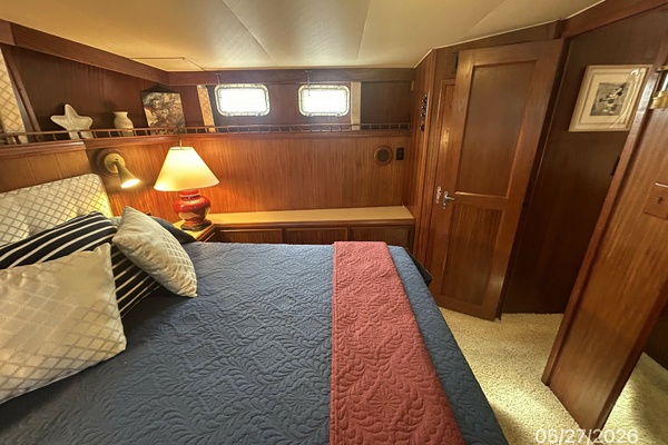 RoBoat 42ft Hatteras Yacht For Sale
