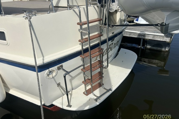 RoBoat 42ft Hatteras Yacht For Sale