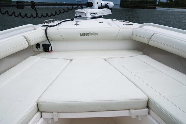 25ft Everglades Yacht For Sale