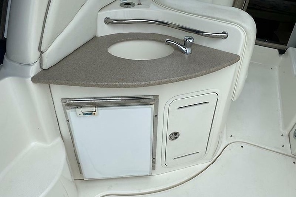 Photo of the 2004 Sea Ray 320 Sundancer