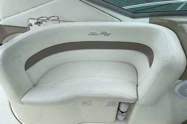 Photo of the 2004 Sea Ray 320 Sundancer