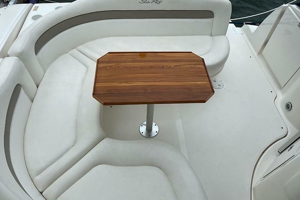 Photo of the 2004 Sea Ray 320 Sundancer