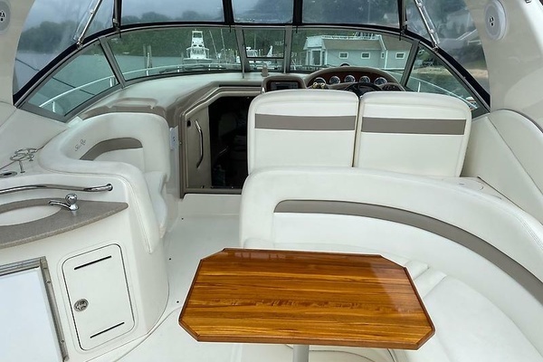 Photo of the 2004 Sea Ray 320 Sundancer
