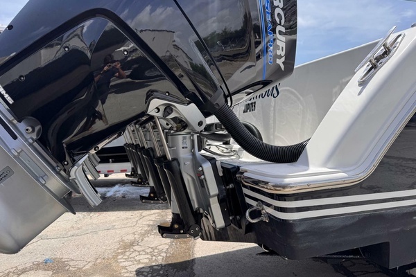 2019 Invincible 42