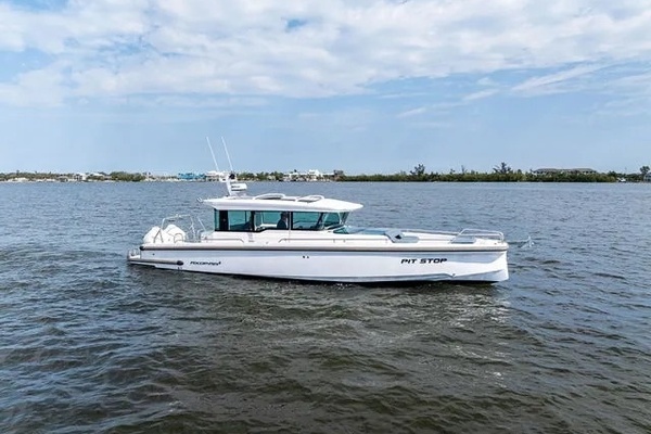 2022 Axopar 37 XC CROSS CABIN 37ft Axopar Yacht For Sale