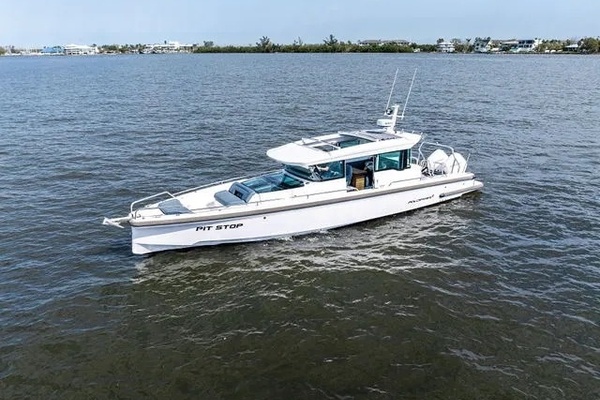 2022 Axopar 37 XC CROSS CABIN 37ft Axopar Yacht For Sale