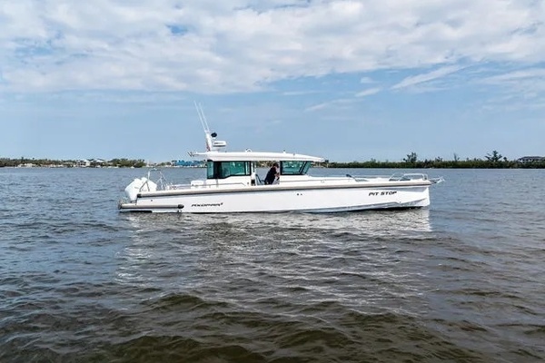 2022 Axopar 37 XC CROSS CABIN 37ft Axopar Yacht For Sale