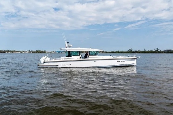 2022 Axopar 37