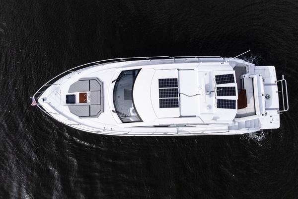 46' Cruisers Yachts