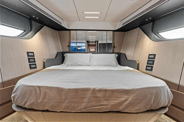 2025 Pershing 80
