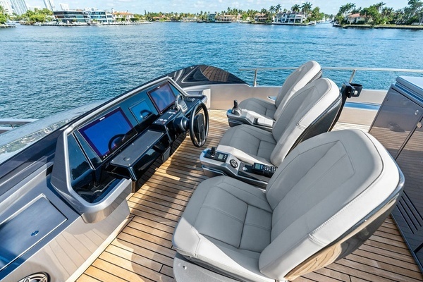 2025 Pershing 80