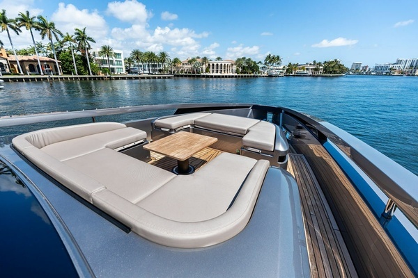 2025 Pershing 80