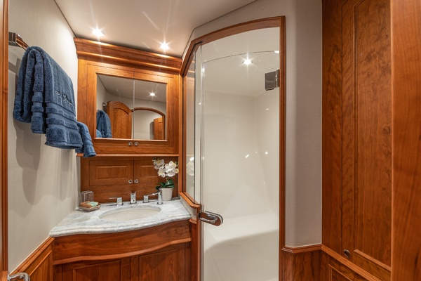 REEL DEVELOPMENT 84ft Jarrett Bay Yacht For Sale