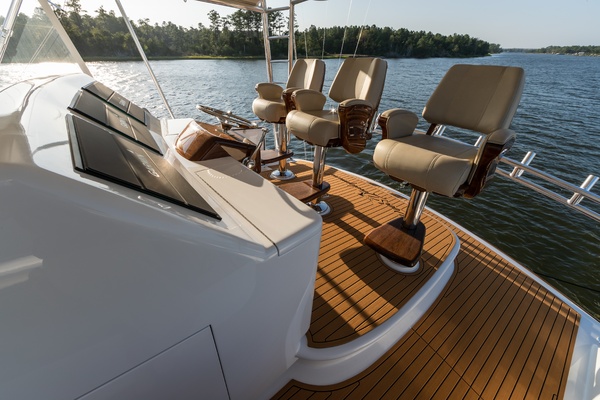 REEL DEVELOPMENT 84ft Jarrett Bay Yacht For Sale
