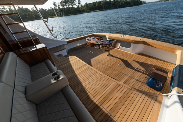 REEL DEVELOPMENT 84ft Jarrett Bay Yacht For Sale