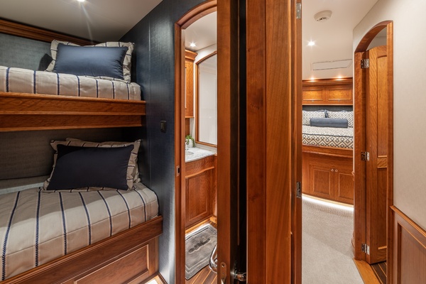 REEL DEVELOPMENT 84ft Jarrett Bay Yacht For Sale
