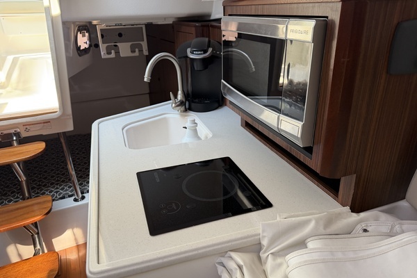 2016 Pursuit 34