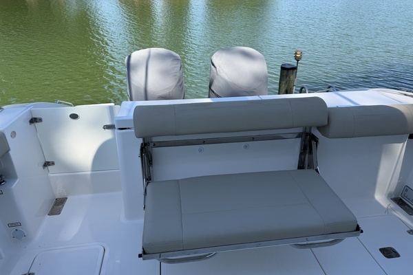 2016 Pursuit 34