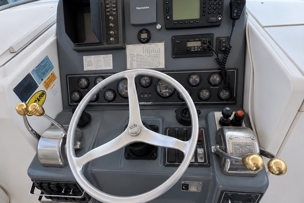 1999 Pursuit 33