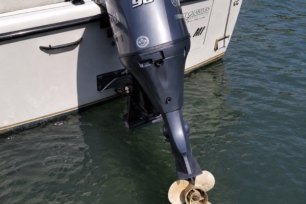 1999 Pursuit 33