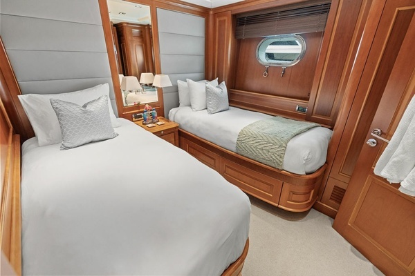 2008 Benetti 121