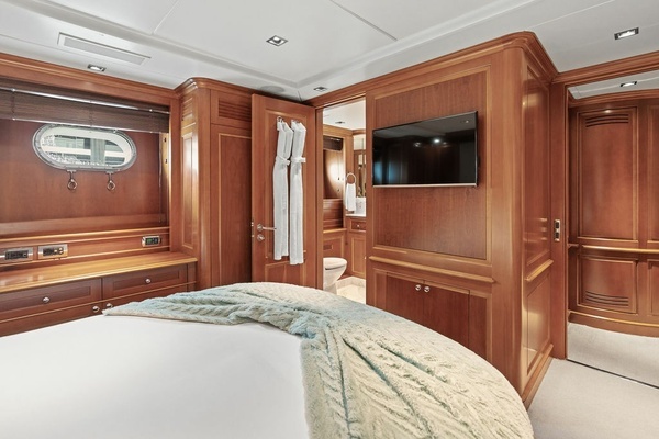 2008 Benetti 121