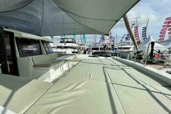 Bali 4.2 Foredeck Lounge 2