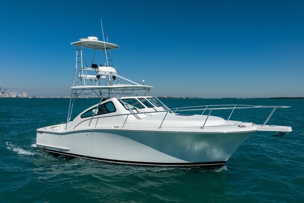 Photo of the 2004 Luhrs 320 Open