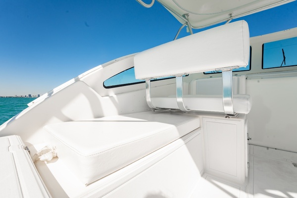 32ft Luhrs Yacht For Sale