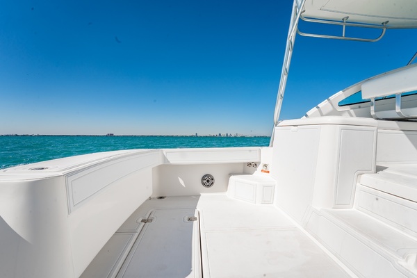 32ft Luhrs Yacht For Sale