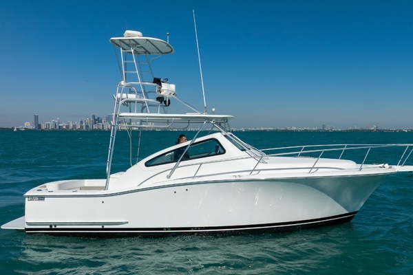 Photo of the 2004 Luhrs 320 Open