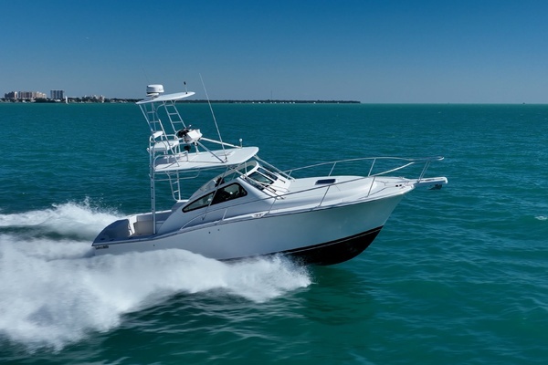 Photo of the 2004 Luhrs 320 Open