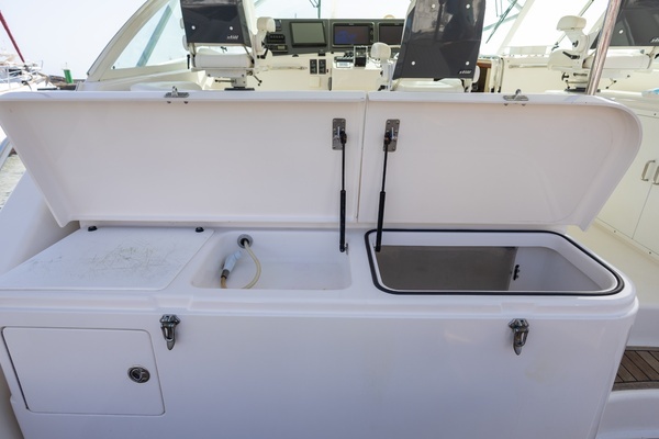 Cabo 40 Hardtop Express Yacht For Sale