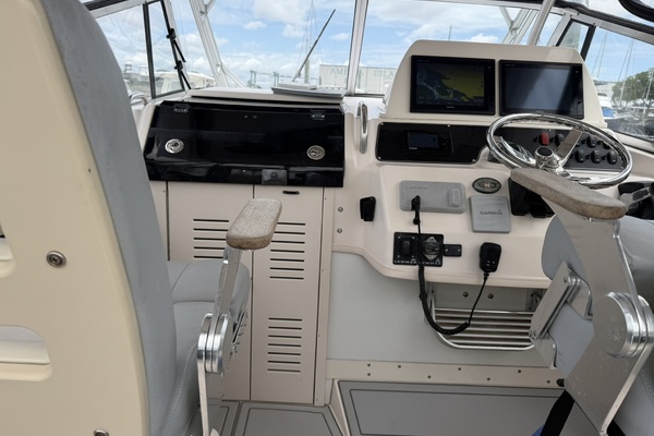 30ft Grady White Yacht For Sale