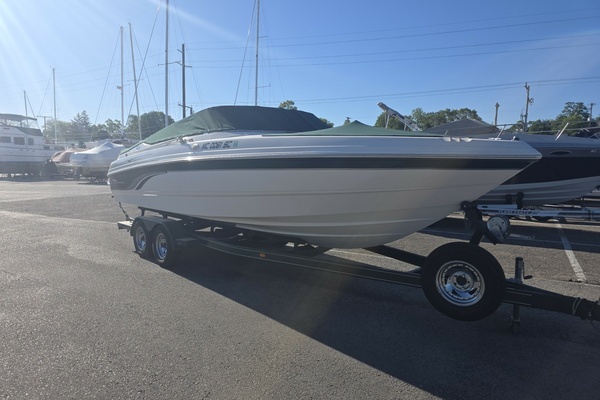 24-ft-Chaparral-2000-240 SSI- Muskegon Michigan United States  yacht for sale