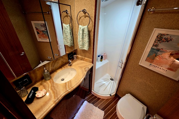63ft Hatteras Yacht For Sale