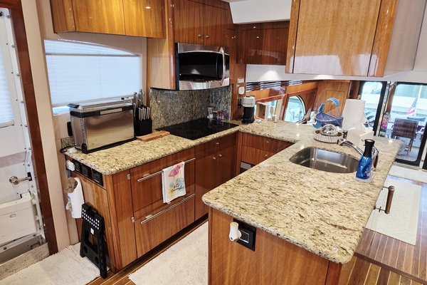 63ft Hatteras Yacht For Sale